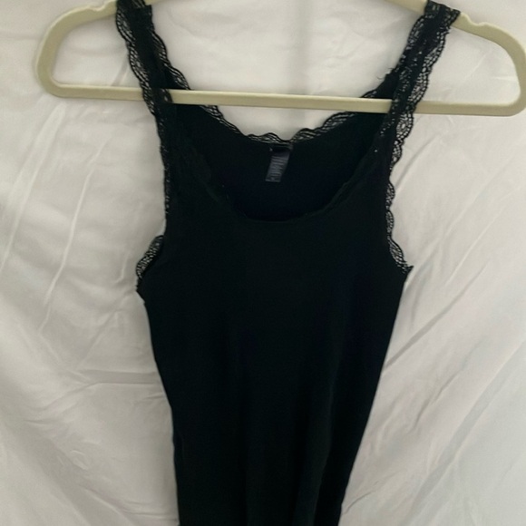 Banana Republic: Black, lace trimmed, ribbed tank top- size XL - Picture 1 of 9